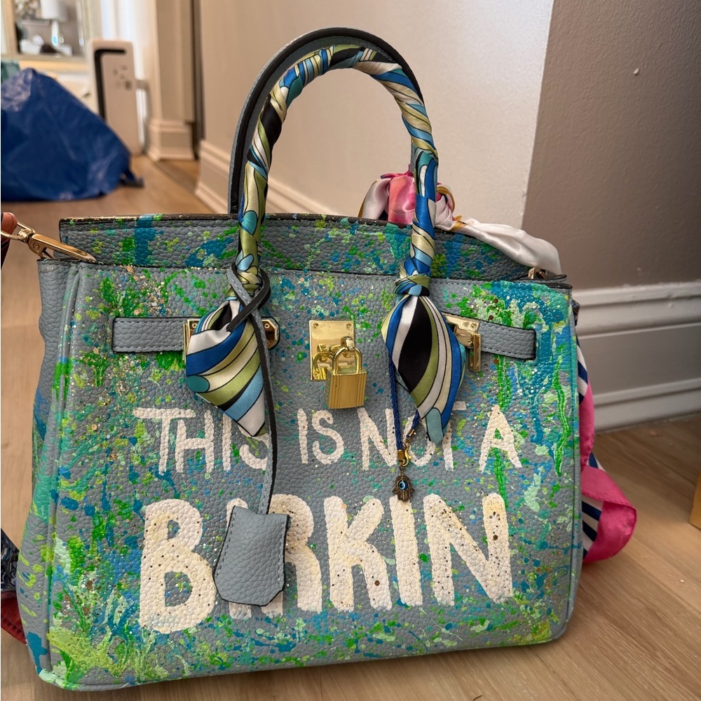 Stylish Gray Handbag with Artistic Design